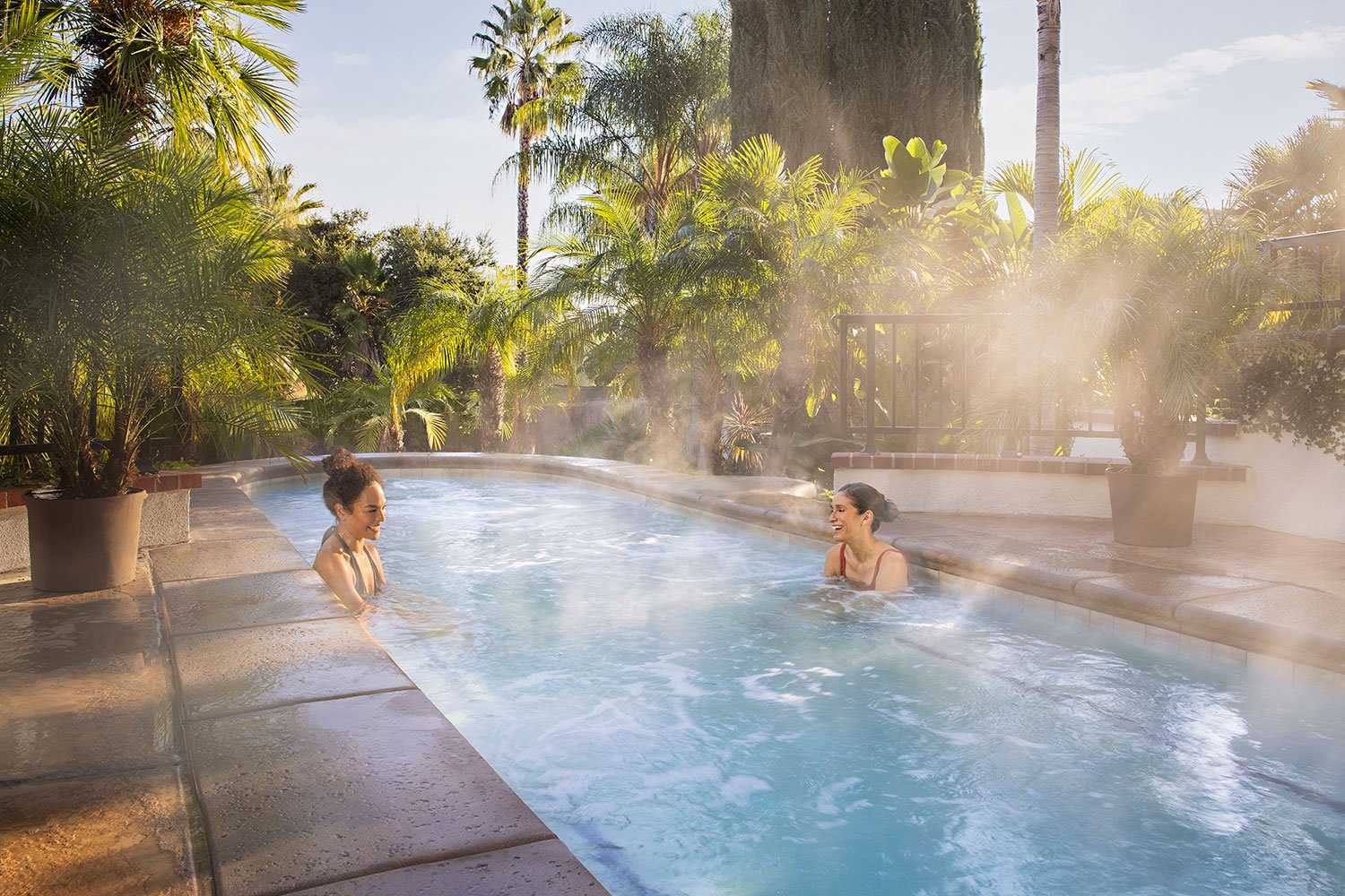 As the temperatures drop, finding ways to stay warm and relaxed becomes essential. Southern California offers a variety of winter wellness experiences that provide the perfect escape from the cold. From soaking in heated mineral springs to indulging in luxurious treatments designed to nourish and rejuvenate, these wellness activities offer the ultimate winter retreat. Whether you're looking to detoxify, rehydrate, or simply unwind, these experiences provide a sanctuary of warmth and tranquility.